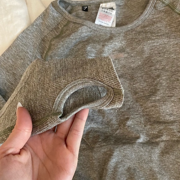 Gymshark top (Same fit as what is pictured!) - Picture 3 of 4